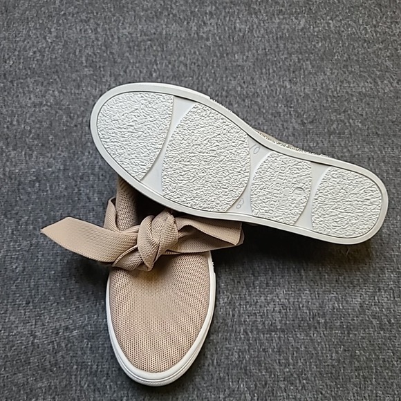 Bernie Mev New York Knit Slip On Sneakers Women's Size 41 Beige Bow Rhinestone - Picture 7 of 11